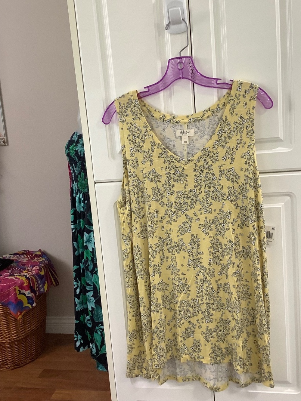 Style&Co. light yellow hi Lo tank Large 39/40 bust